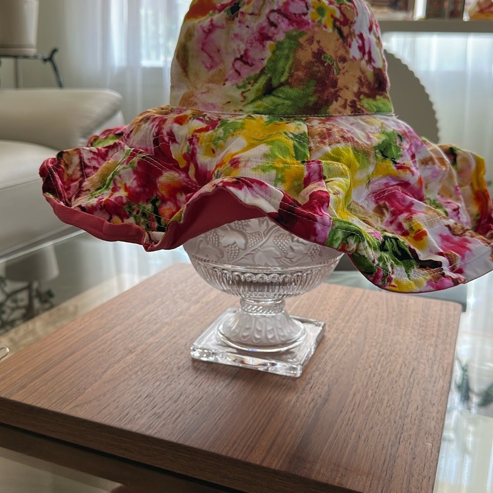 Floral Foldable Summer Hat – Lightweight, Unworn, Vibrant Color
